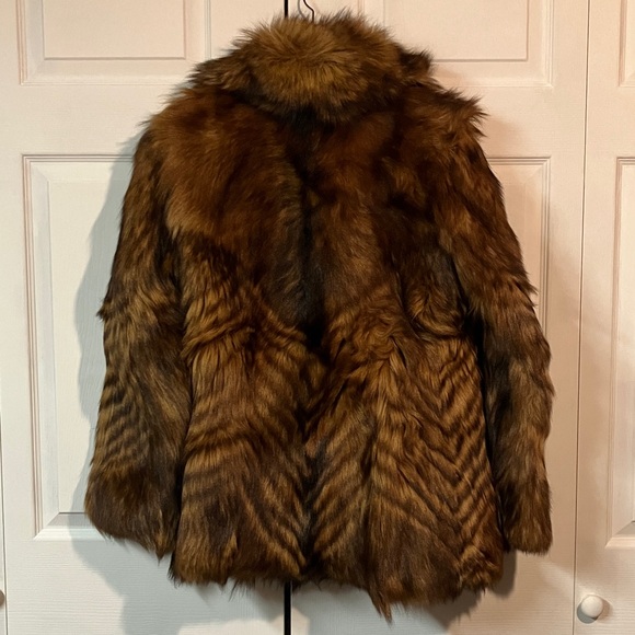 Brown Fur Coat, Size 10/12 USA (Size 40) - Picture 3 of 9